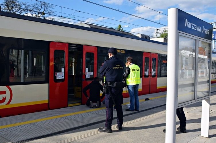 MIASTO: Wypadek na stacji kolejowej. Kobieta wpadła pod pociąg (FOTO)