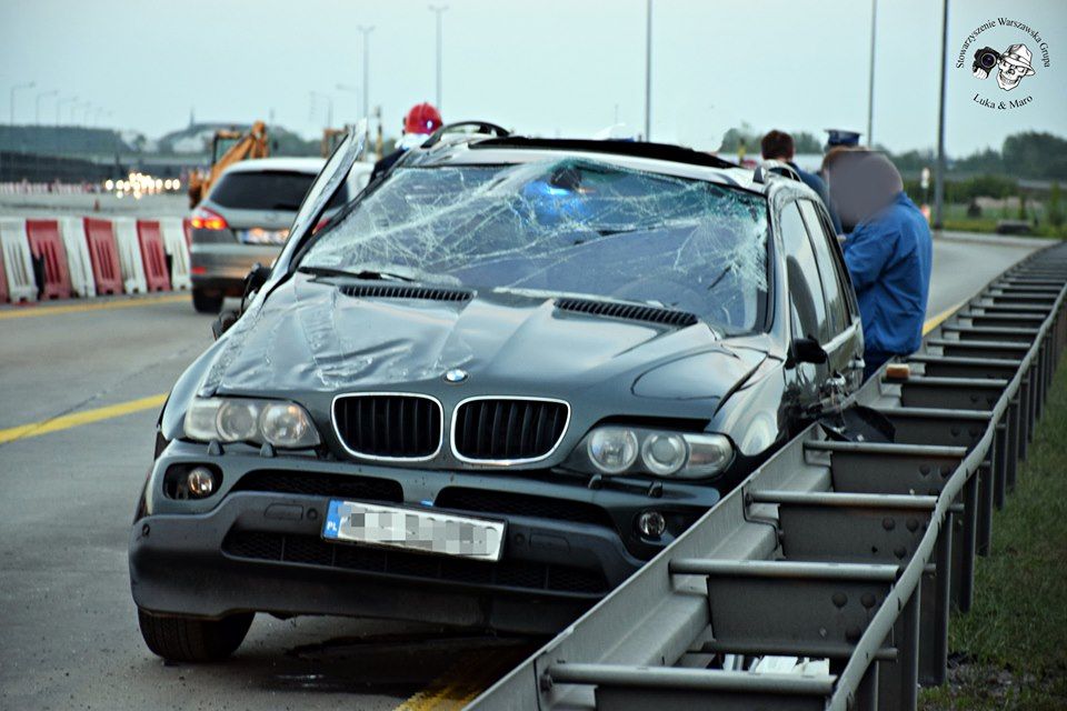 OKOLICA Wypadek na A2. BMW wjechało w bariery (FOTO