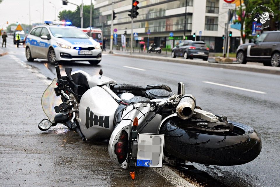 MIASTO: Motocyklista zginął po zderzeniu z autem... (ZDJĘCIA)
