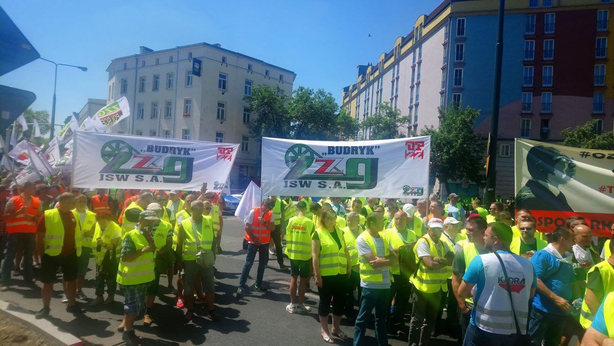Górnicy protestują na Nowogrodzkiej