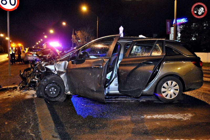 MIASTO: Zderzenie dwóch samochodów. Jedna osoba ranna