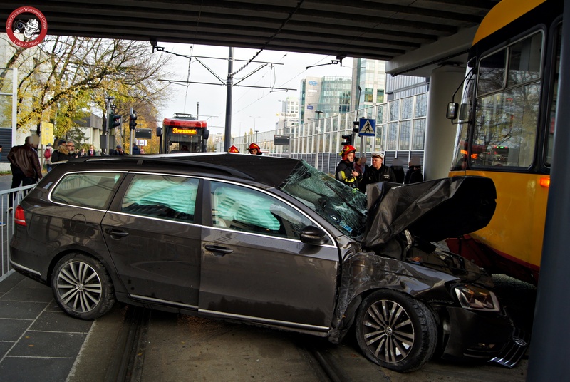 MIASTO: Zderzenie samochodu z tramwajem
