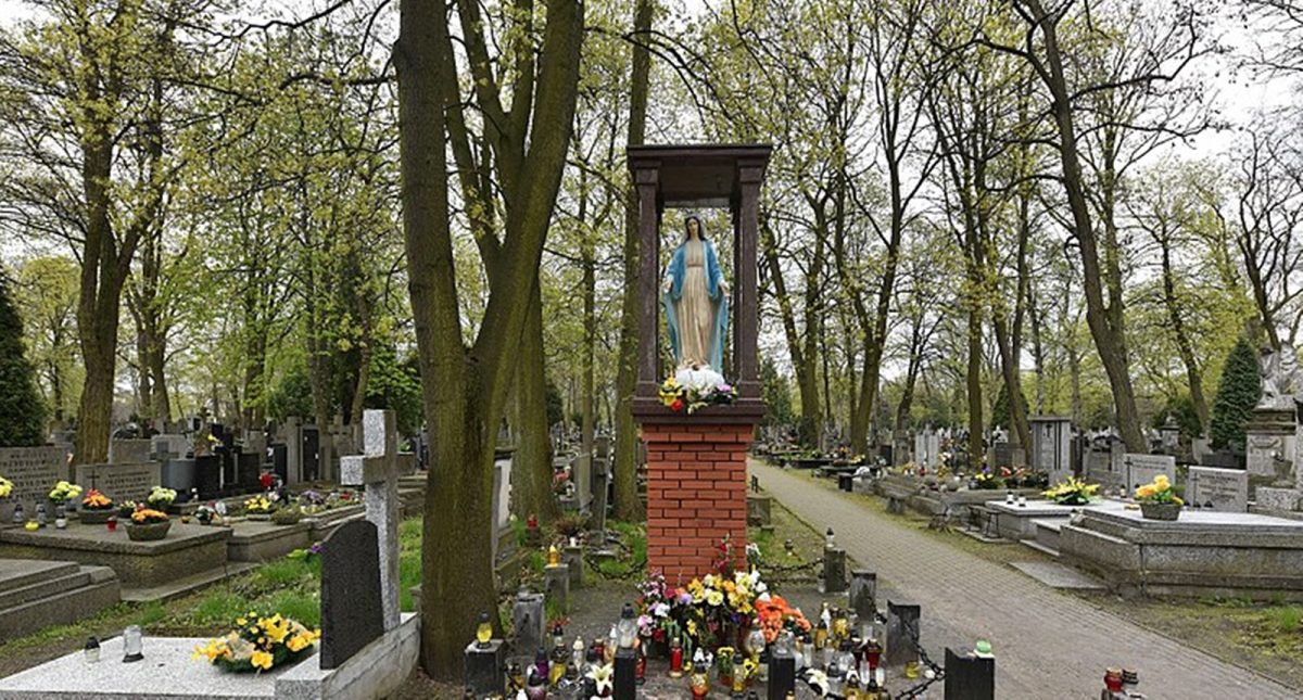 KORONAWIRUS: Cmentarz Bródnowski zamknięty dla odwiedzających
