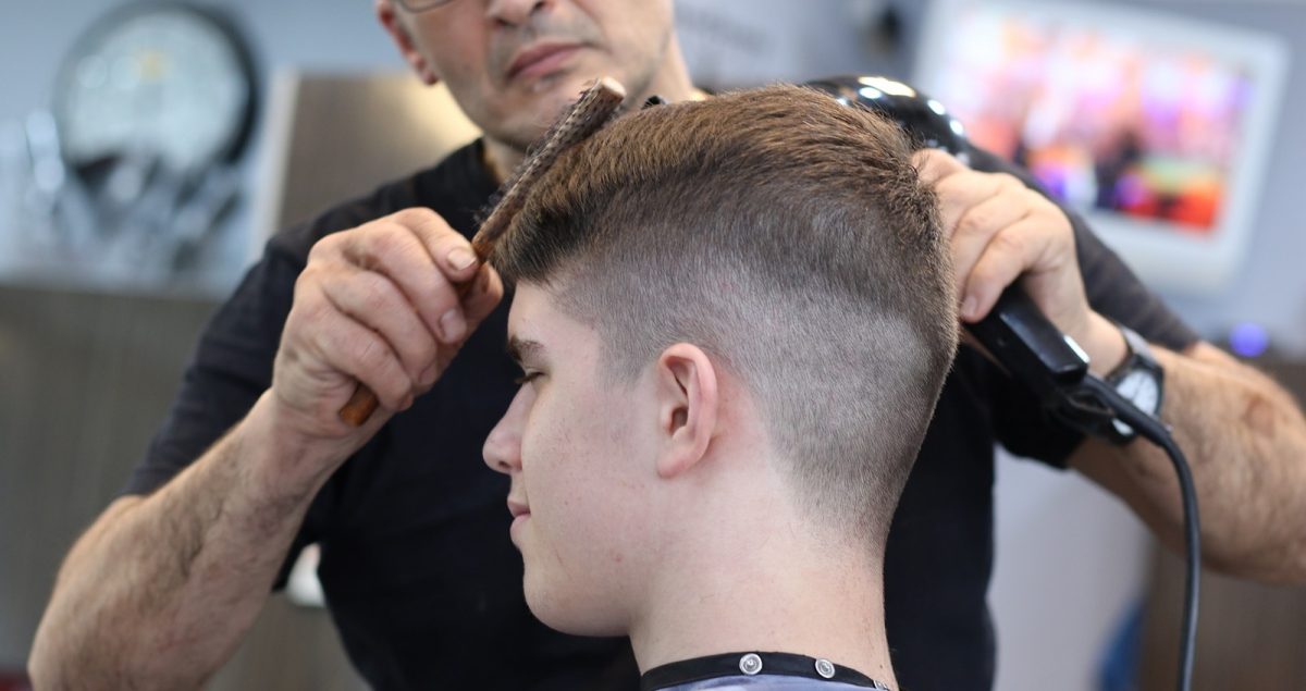 III etap odmrażania gospodarki: otwarcie salonów fryzjerskich, zajęcia opiekuńcze w klasach I - III