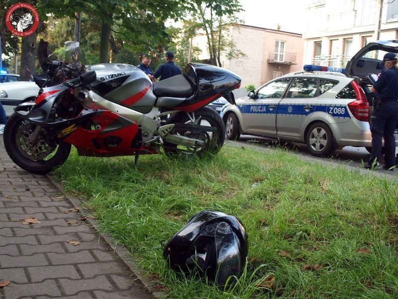 MIASTO: Pijany motocyklista skuty w kajdanki zaatakował policjantki i uciekł z radiowozu