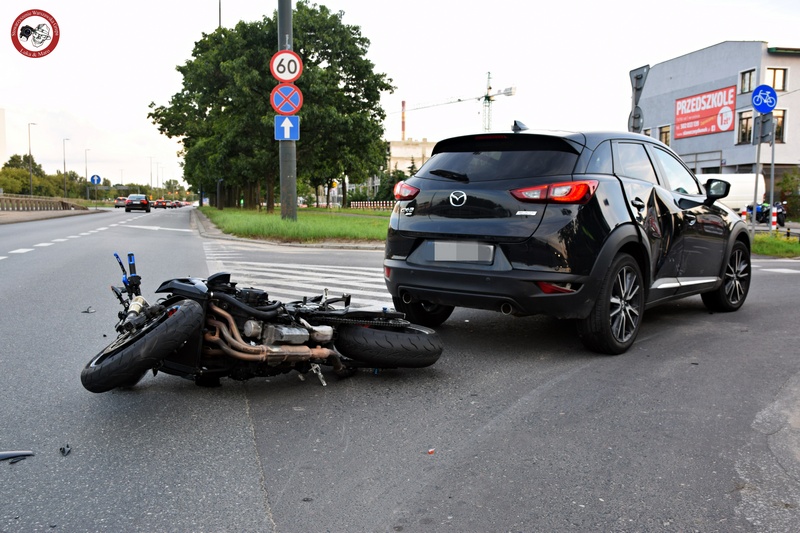 Białołęka: Motocyklista ranny po zderzeniu z mazdą