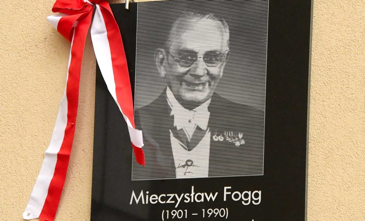 Tablica pamięci Mieczysława Fogga na budynku przy ul. Majdańskiej