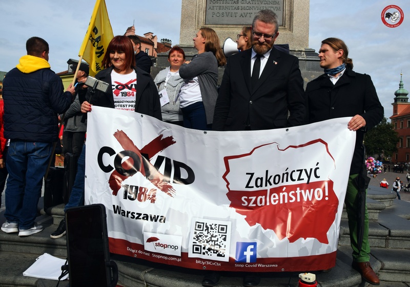 „Żądamy zakończenia plandemii!” - protest antycovidowców w Warszawie