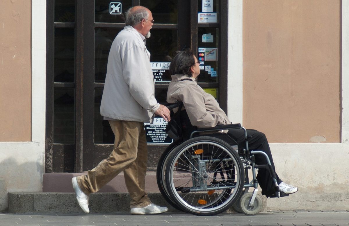 Asystent osobisty, transport specjalistyczny, taksówki - na jaką pomoc miasta mogą liczyć niepełnosprawni