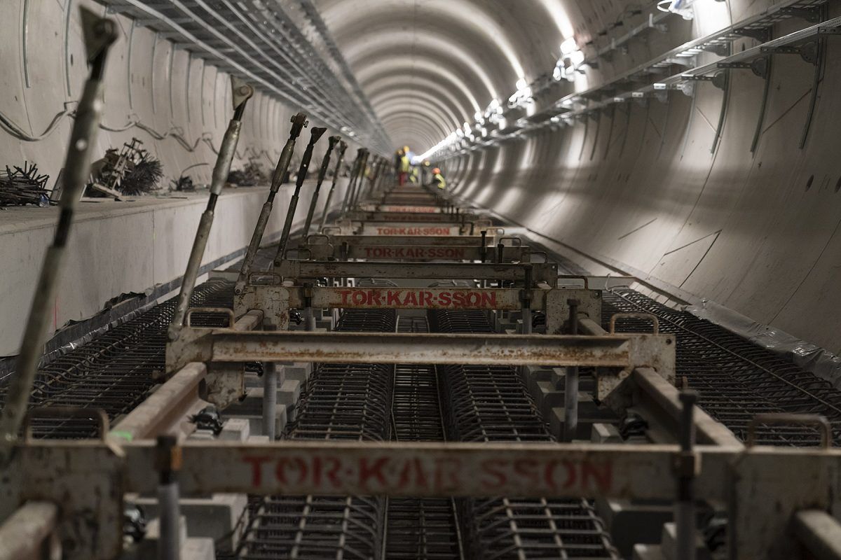 Metro na Bródno – montaż torowiska