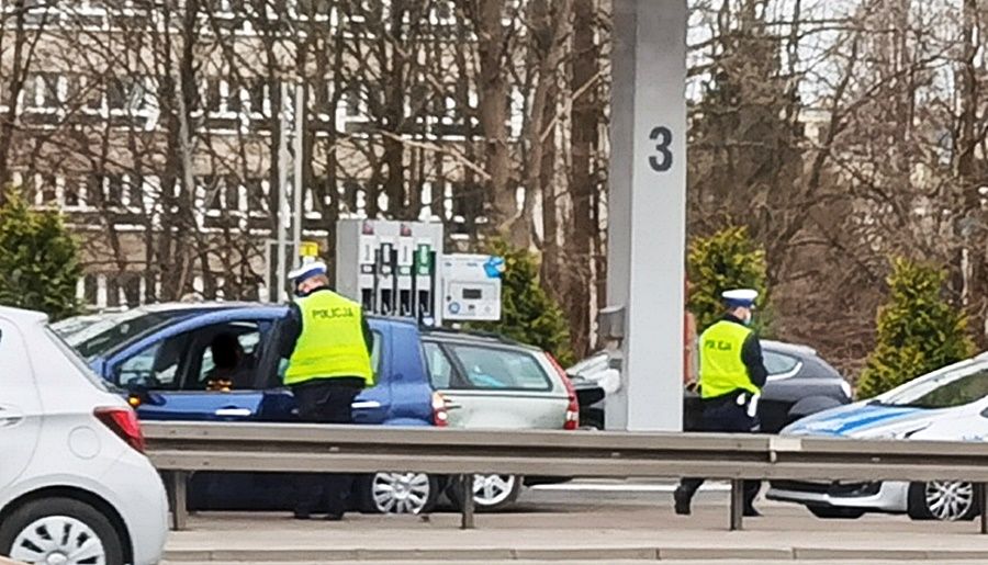 Praga-Południe: Pijany kierowca chciał kupić alkohol na stacji paliw