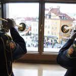 W południe hymn Ukrainy na placu Zamkowym