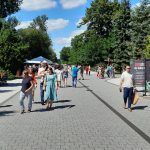 Aleja główna w warszawskim ogrodzie zoologicznym