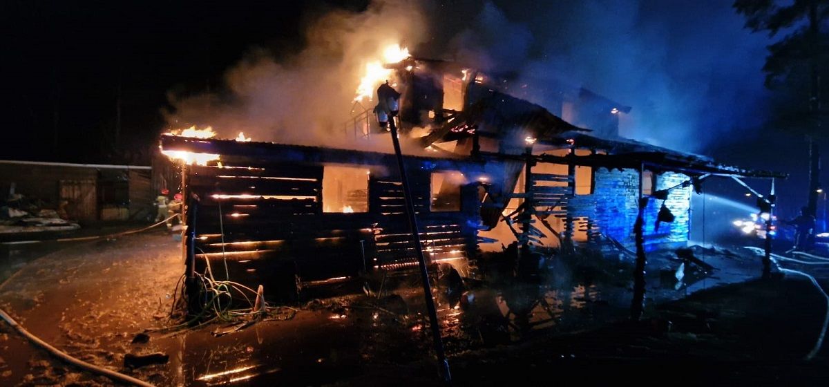 Pożar w stadninie koni na Białołęce - KW PSP w Warszawie - 