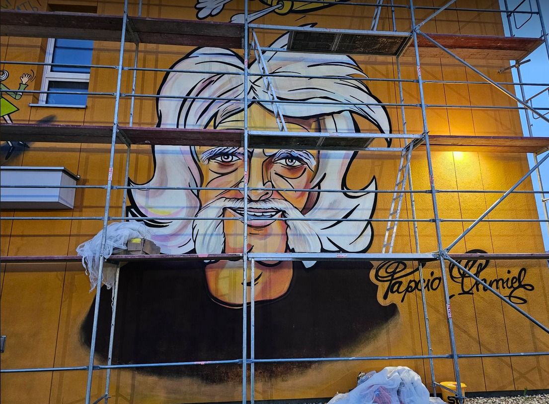 Mural Papcia Chmiela na Białołęce