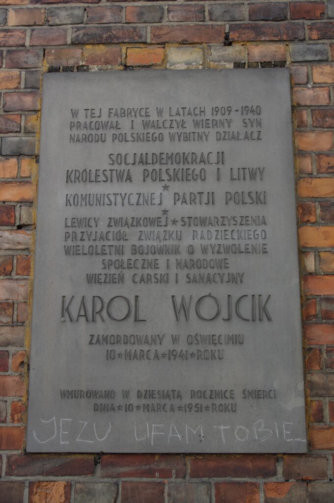 Tablica upamiętniająca Karola Wójcika na ul. Objazdowej Foto wikimedia.org autor Mateusz Opasiński
