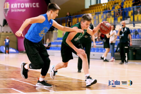 Jr NBA Family Projekt Basket Fruwać nad koszem jak Michael Jordan foto www.jr-nba.pl