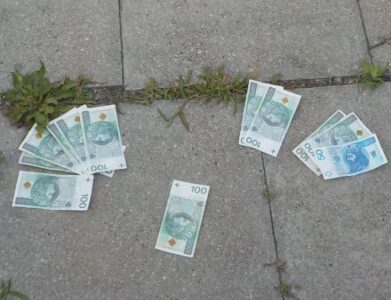 Pieniądze leżały na ulicy!