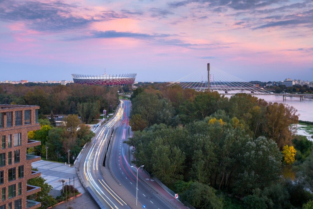 Widok na Stadion Narodowy i Most Świętokrzyski, w dole Wybrzeże Szczecinskie