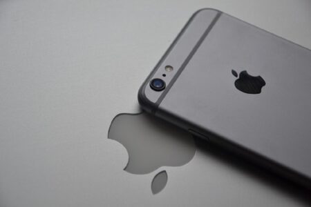 Twoje urządzenie Apple w dobrych rękach: Gdzie w Warszawie naprawić MacBooka i iPhone’a