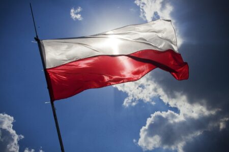 Darmowe flagi Polski dla warszawiaków
