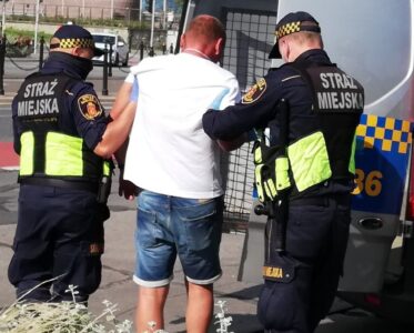 zatrzymany sprawca pobicia fot Straż Miejska m. st. Warszawy