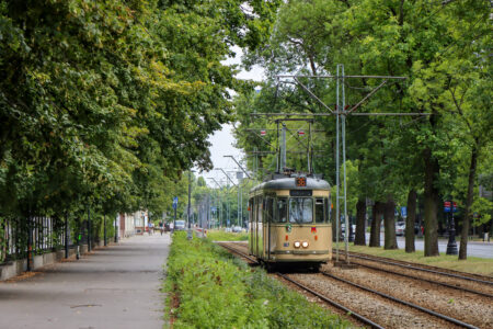 Zabytkowy tramwaj łączy miasta 01 fot. UM