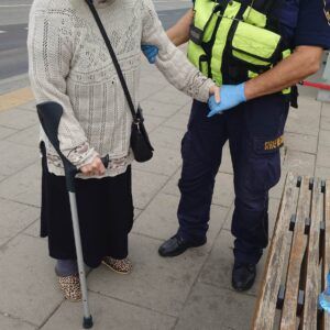 Zaginionej seniorce pomogli strażnicy miejscy fot. Straż Miejska m.st. Warszawy