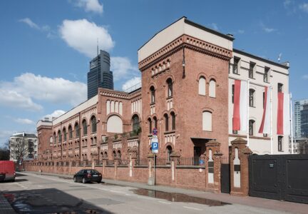 Muzeum Powstania Warszawskiego wikimedia Adrian Grycuk