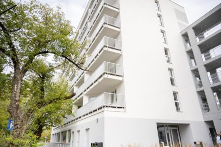 Zmiany w zasadach przydzielania mieszkań komunalnych – kolejne grupy zawodowe z pierwszeństwem najmu Budynek komunalny ul. Stolarska 6 Foto UM