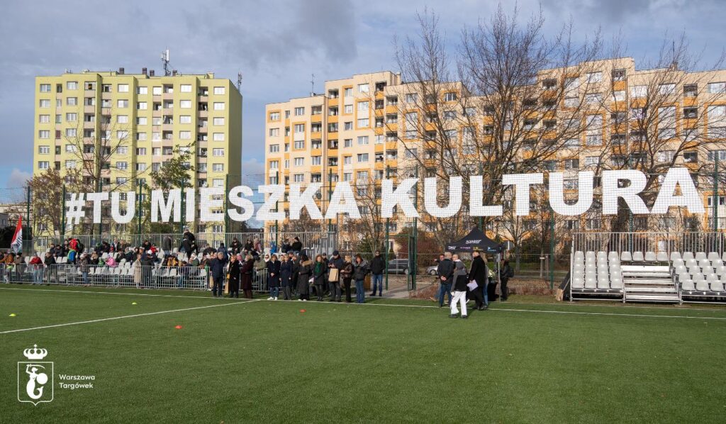 ARTHOUSE Kołowa otwarty Foto UD Tagówek