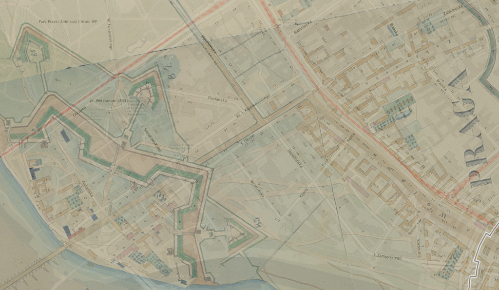 Plan stołecznych fortyfikacji z 1831 roku, nałożony na współczesną siatkę ulic. Na mapie widoczny jest przebieg umocnień – okolice skrzyżowania Okrzei z Sierakowskiego. Obraz z serwisu mapowego m.st. Warszawy.