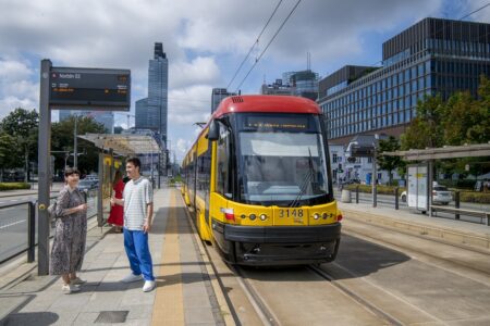 Przystanek tramwajowy, tramwaj. Foto UM