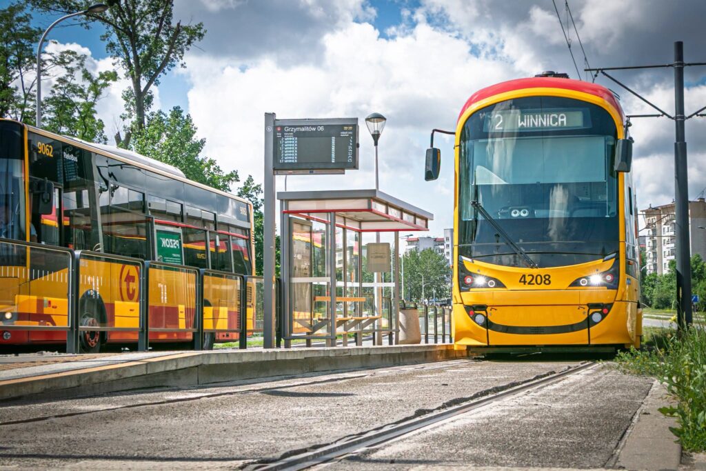 Ruszają wakacyjne remonty torowisk tramwajowych Winnica Światowida torowisko przed remontem fot. Tramwaje Warszawskie