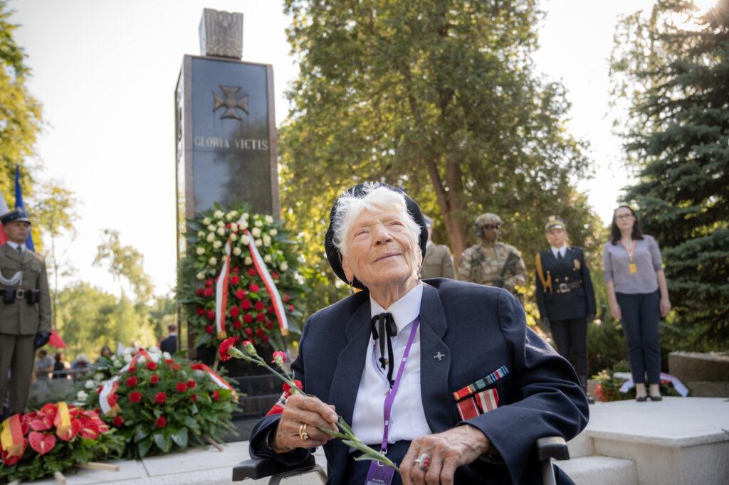 Kolumbowie dalej walczą. Uroczystość pod pomnikiem Gloria Victis, 2024 r. Płk Urszula Tauer ps. "Ala", zmarła 4 lipca 2026 r. Gloria Victis foto UM Rafał Motyl
